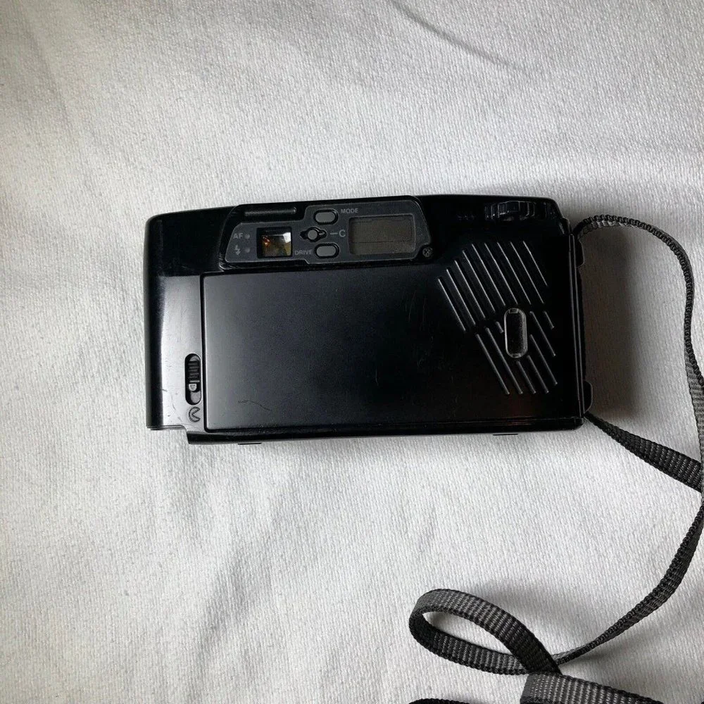 Pentax IQ Zoom 700 35mm film camera ***PARTS ONLY ***